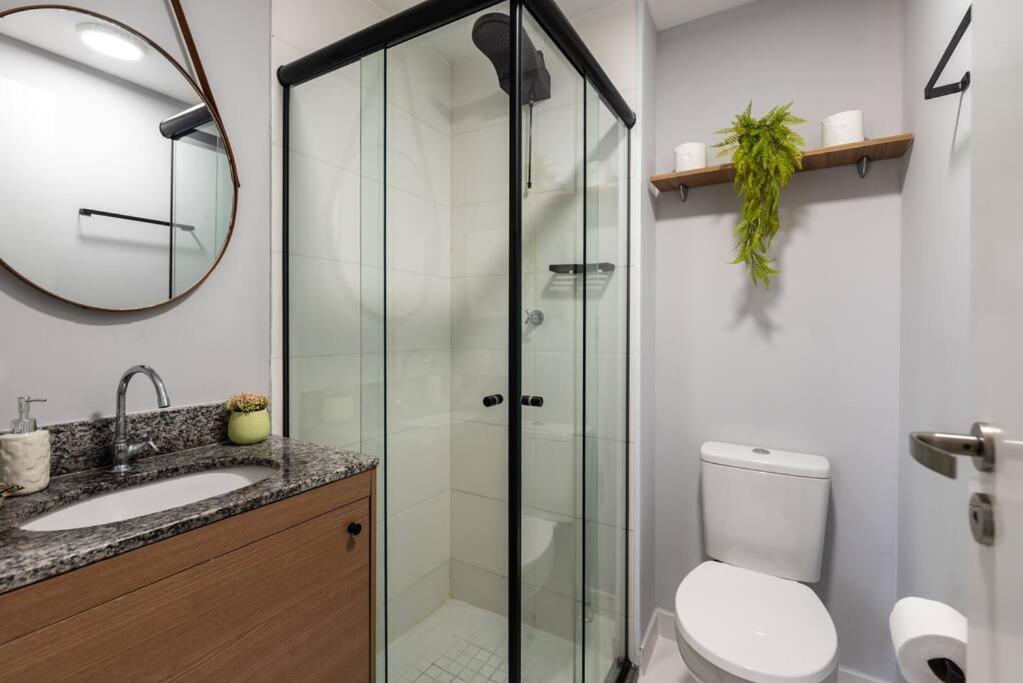 706 - Apto Com Piscina Prox Bras E Centro *
